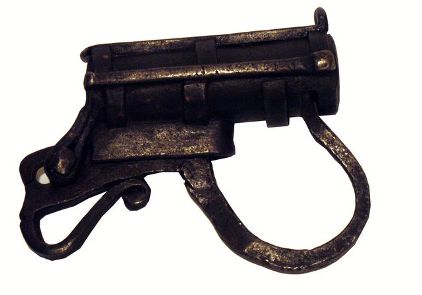 Photo of a padlock with springs and hinged shackle, dated 1575