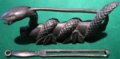 Example of a padlock in the shape of an animal of the zodiac: the Snake. Photo by the author.