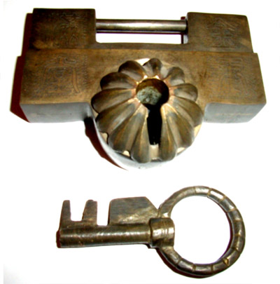 Chinese Brass Lock & Key, etched design of double gourd and leaves