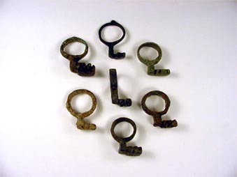 En samling romerska ringnycklar av brons från ca 200 e Kr.