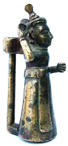Hänglås i brons med rak bygel. Människofigur. Skruvlås. 1700-1800-tal